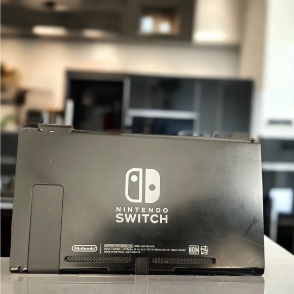 Nintendo Switch Bundle - Picture 4 of 8